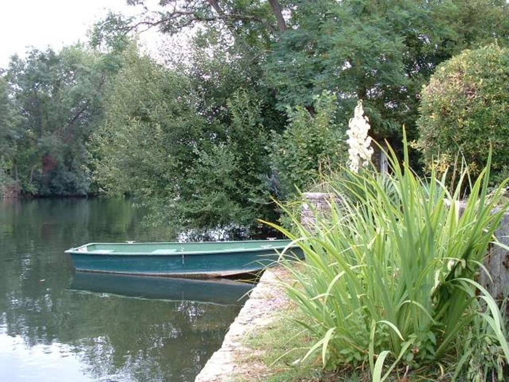 Mansle-les-Fontaines La Fontaine Des Arts Bed & Breakfast エクステリア 写真