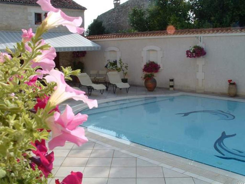 Mansle-les-Fontaines La Fontaine Des Arts Bed & Breakfast エクステリア 写真
