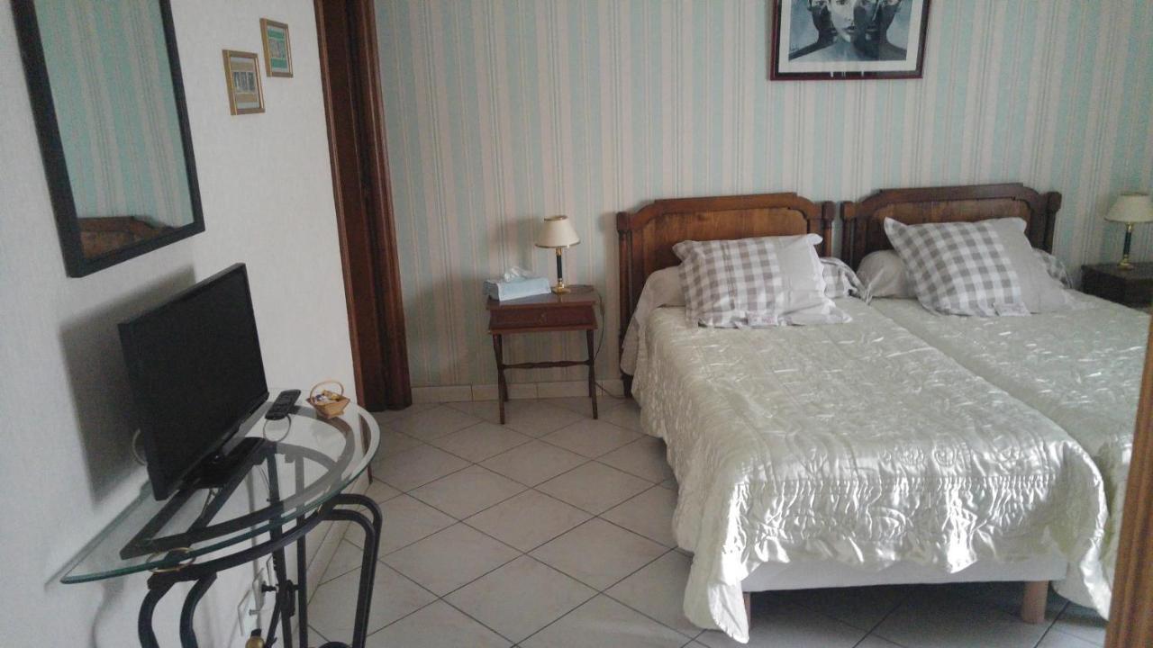 Mansle-les-Fontaines La Fontaine Des Arts Bed & Breakfast エクステリア 写真