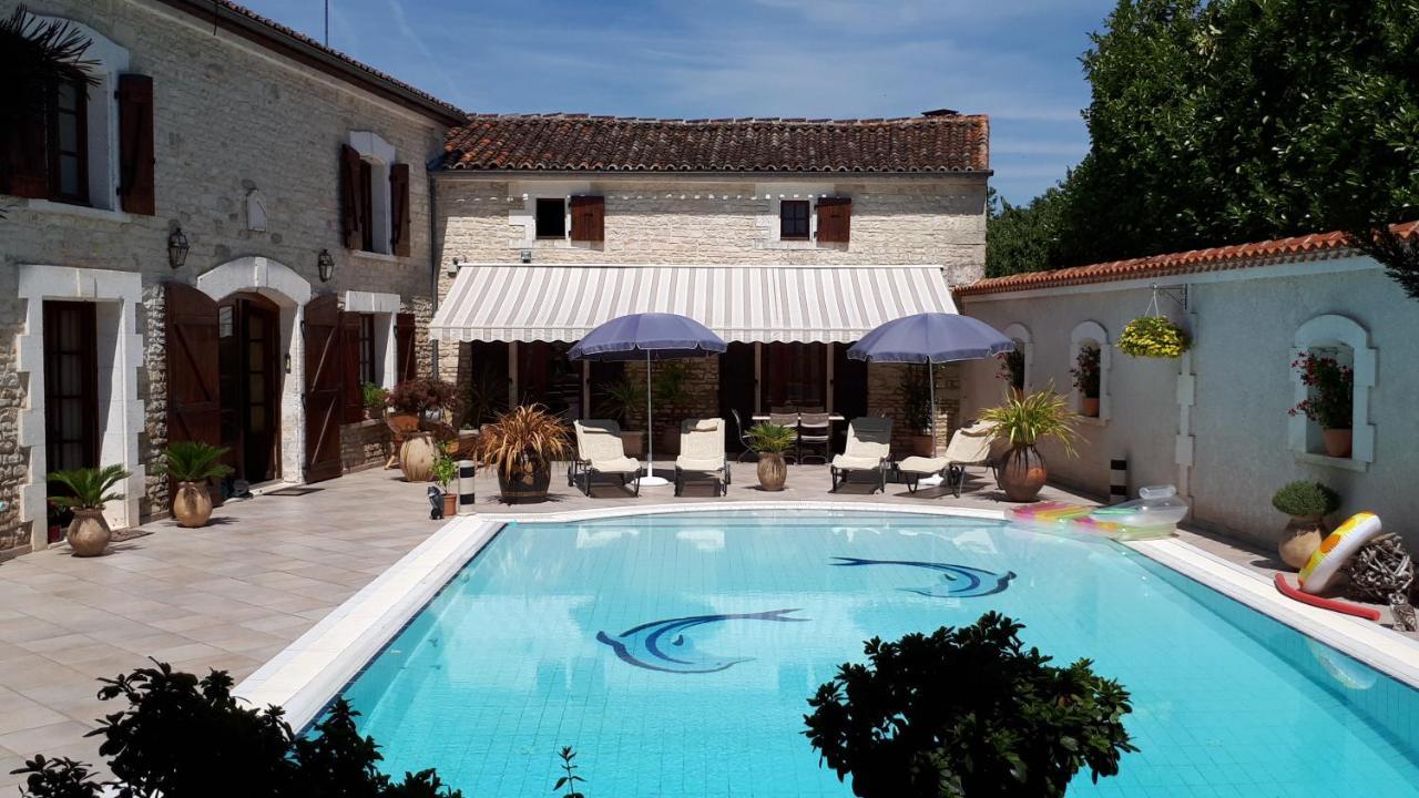 Mansle-les-Fontaines La Fontaine Des Arts Bed & Breakfast エクステリア 写真
